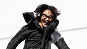 [O2플러스] ‘강철대오’ 김인권 “촬영하다 실제 최루탄 터져…80년대 학생들 생각났다”