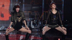 [포토] 쥬얼리 하주연-김은정, 거침없는 쩍벌댄스