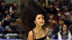 [포토] 치어리더, 긴 생머리 휘날리며 ‘섹시미 발산’