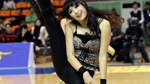 [포토] 치어리더, 어디까지 찢어지나…섹시+유연함의 공존