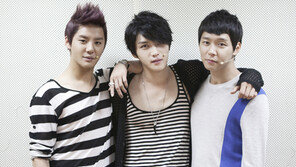 ‘쌀 화환의 힘’ JYJ, 올해 쌀 45톤 기부 훈훈