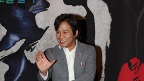 [포토] ‘전우치’ 차태현, ‘무술 시범… 어때요?’