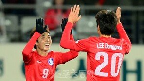 [포토] ‘한국 vs 호주’ 이동국, 선제골 넣고 이승기와 하이파이브