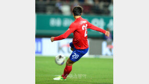 [포토] ‘한국 vs 호주’ 이동국, 선제골이 들어가는 순간