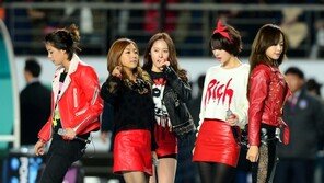 [포토] ‘한국 vs 호주’ 에프엑스, 레드빛으로 물들인 화끈한 응원