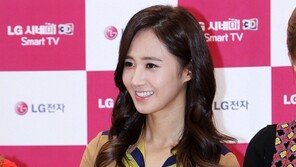 [포토] 소녀시대 유리, 흑진주 실종…백옥 피부 ‘블링블링’