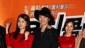 [포토] 윤상현, 좌 하선-우 정은 ‘남자라서 행복해요’