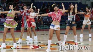 [포토] 치어리더, 복고느낌 물씬 나는 섹시 댄스