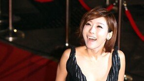[SD포토] ‘청룡영화제’ 곽현화, 하나경 못지않는 과감 드레스