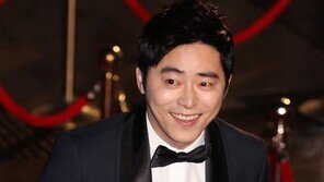 [SD포토] ‘청룡영화제’ 인기 실감하는 조정석, 어떡하지?