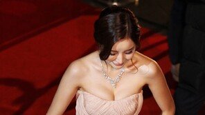 [SD포토] ‘청룡영화제’ 윤진이, 이런 모습 처음이야