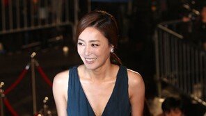 [SD포토] ‘청룡영화제’ 문정희, 우아한 쪽빛 드레스