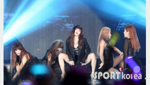 [포토] ‘2012 MAMA’ 현아, 현승과 아찔한 트러블메이커