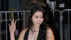 [포토] ‘청룡영화제’ 하나경 꽈당, 돋보이는 풍만 볼륨감 ‘노출 주의보!’