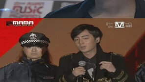 정준영, ‘2012 MAMA’에 깜짝 등장… ‘로이킴 단짝 답네!’