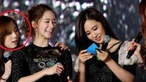 태연 키 굴욕, “얼굴 겨우 내밀며… 나도 보여줘~” 웃음!