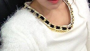 윤하, 앞머리 자르고 셀카 ‘어려보이네…’