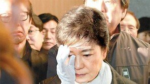[선택 2012 대선 D-14]보좌관 영결식 마친 朴측 “유세 정상화”