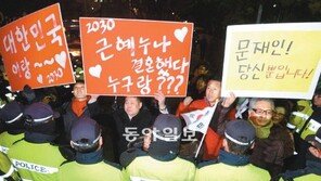 [선택 2012 1차 TV토론]朴 ‘보좌관 희생’ 文 ‘노무현 비극’ 언급하며 감성에 호소