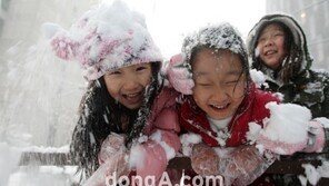 [SD포토] ‘대설주의보’ 눈처럼 새하얀 동심 ‘폭설에도 즐거워’