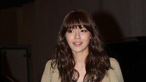 [포토] 소녀시대 수영, 깜짝 초미니로 젓가락 각선미 드러내
