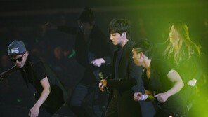 [포토] 로이킴, 슈퍼스타의 수줍은 댄스에 女心 ‘로이홀릭’