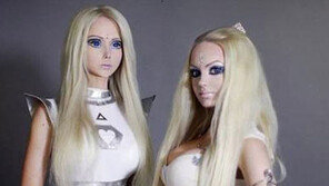 우크라이나 인형녀, 쌍둥이 바비인형 찾았다!…싱크로율 100%