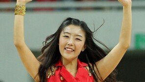 [포토] 치어리더, 해맑은 미소로 ‘복근 공개’