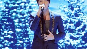 [포토] ‘스위트가이’ 신혜성, 감미로운 솔로 무대