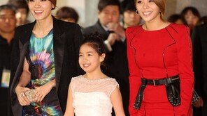 [SD포토] ‘멜론뮤직어워드’ 신보라-김수정-에일리, 미모의 자매