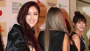 [SD포토] ‘멜론뮤직어워드’ 티아라 효민, 톱10의 여유로운 미소