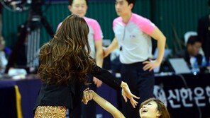 [포토] 치어리더, 초미니 입고…섹시 도발 파격 퍼포먼스