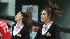[포토] 치어리더, 추위 잊은 꿀벅지 대방출