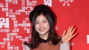 [포토] 김유정, 사랑스러운 손인사 ‘블링블링’
