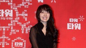 [포토] 이정현, 가냘파도 너무 가냘픈 그녀 ‘극세사 각선미’