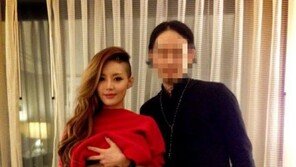 미료, 상의 들추자…복근 문신 ‘역시 성인돌!’