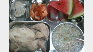 급식계의 레전드 ‘닭한마리가 통째로? 어떤 학교길래…’