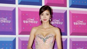 [포토] ‘MBC 연예대상’  김규리, 가슴 라인 강조한 드레스 ‘깜짝’