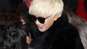 [SD포토] ‘SBS 가요대전’ 슈즈 예성, 어린이팬과 뜨거운 포옹