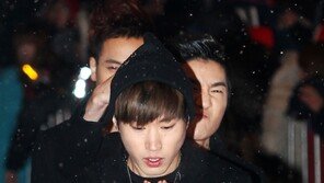 [SD포토] ‘SBS 가요대전’ 타블로 ‘손이 너무 시려워…’