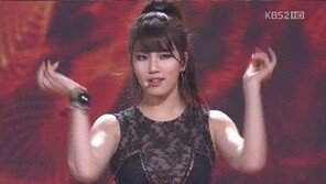 수지 착시 의상, “가슴라인 절개 시스루… 속이 훤히” 아찔!