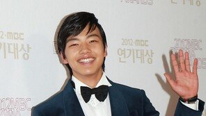 [포토] ‘MBC연기대상’ 여진구, 마성의 꽃미소