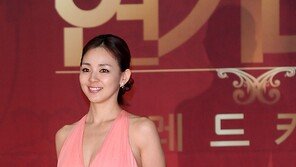 [SD포토] ‘SBS연기대상’ 야노 시호, 여배우 뺨 치는 핑크빛 여신 미모