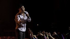 이문세 15만 관객과 100회 공연 피날레 “가요계 금자탑 쾌거”