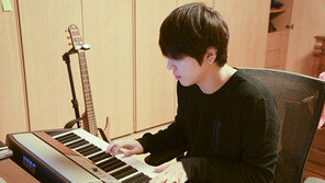 정용화 작업실 공개…“씨엔블루 타이틀곡은 내 자작곡으로!”