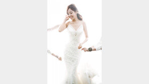 소유진 웨딩화보 공개, 네티즌들은 드레스에 눈길!