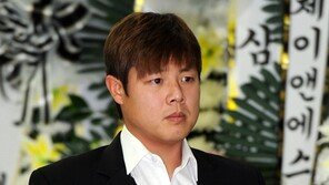 [SD포토] 두산 윤석민, 故 조성민 빈소로 침묵 속 발걸음