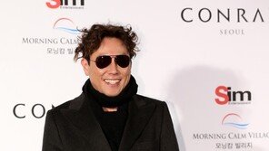 [SD포토] 윤종신, 마이콜 환생? 난해한 하객스타일
