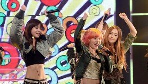 [포토] 소녀시대 써니, 엠카 1위에 흥이 절로 ‘즐거웠써니’