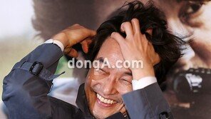 [SD포토] 한석규, 전지현 한마디에 ‘파안대소’